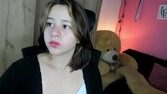 Snapshot of agnes_213 chatting on 02-27-26, 01:33 agnes 213 online show from 02-27-26, 01:33