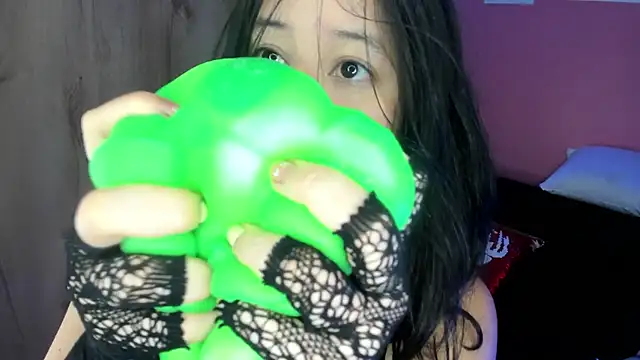 agnes 213 online show from 11-21-25, 01:43