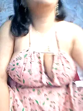 Snapshot of sophia_cute1_1 chatting on 05-26-26, 10:46 sophia cute1 1 online show from 05-26-26, 10:46