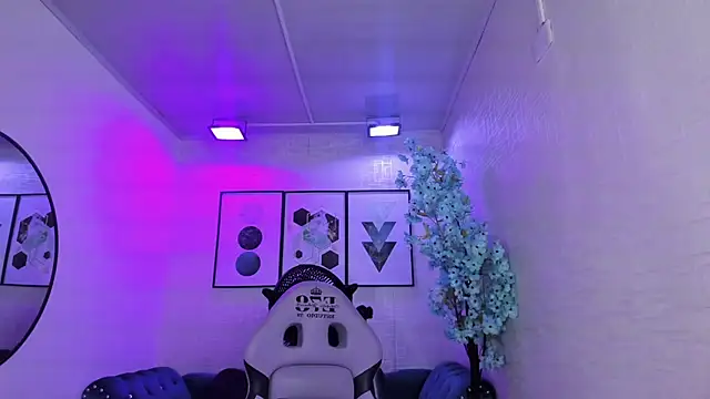 Theia moon online show from 10-19-25, 03:53