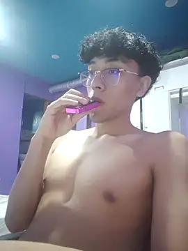 Snapshot of Fabpingon chatting on 10-22-25, 06:46 Fabpingon online show from 10-22-25, 06:46