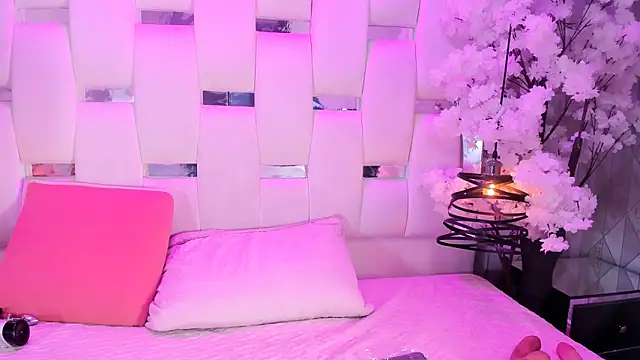 Parismorelli1 online show from 04-18-26, 06:05