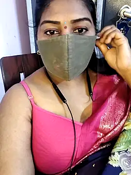 Snapshot of RomeoJuliet345 chatting on 06-21-26, 11:05 RomeoJuliet345 online show from 06-21-26, 11:05