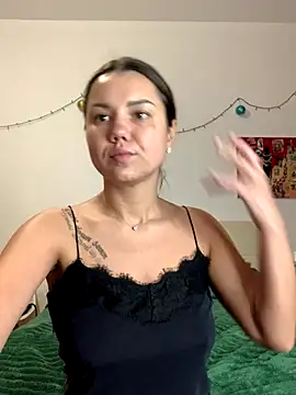 MiraMiss online show from 12-22-25, 07:52