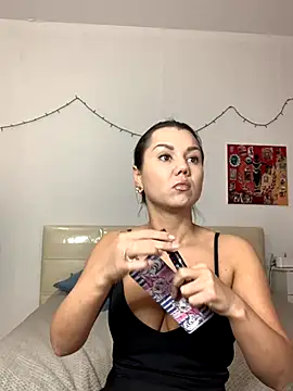 MiraMiss online show from 11-29-25, 07:30