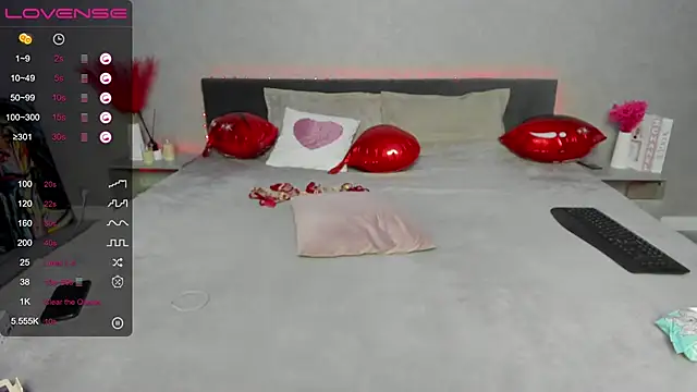 Snapshot of BritneyLix chatting on 03-18-25, 06:17 BritneyLix online show from 03-18-25, 06:17