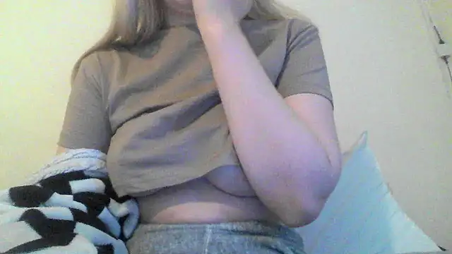 Snapshot of bunnyamy chatting on 01-19-25, 02:49 bunnyamy online show from 01-19-25, 02:49