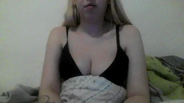 Snapshot of bunnyamy chatting on 01-01-25, 11:29 bunnyamy online show from 01-01-25, 11:29