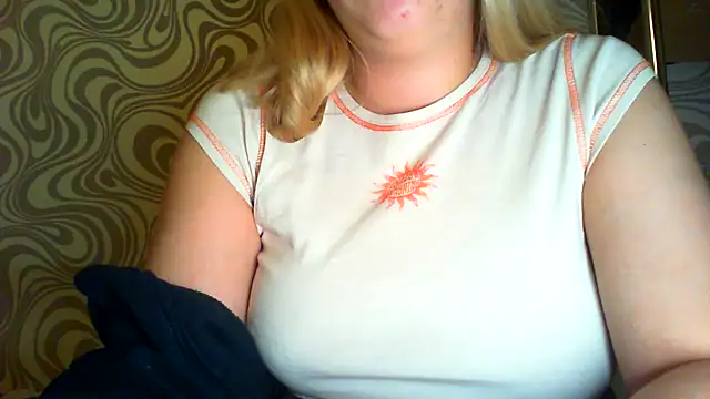 Snapshot of bunnyamy chatting on 10-30-25, 07:33 bunnyamy online show from 10-30-25, 07:33