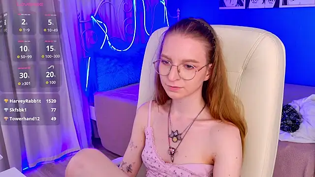 Snapshot of VioletShine chatting on 06-03-26, 02:33 VioletShine online show from 06-03-26, 02:33