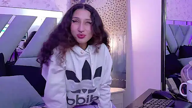 Queenjenn   online show from 04-23-26, 05:25