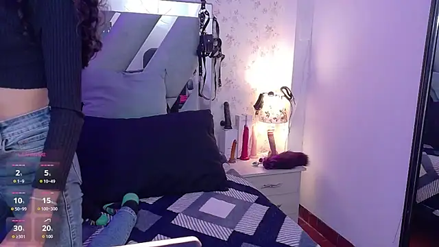 Snapshot of Queenjenn__ chatting on 02-25-26, 06:35 Queenjenn online show from 02-25-26, 06:35