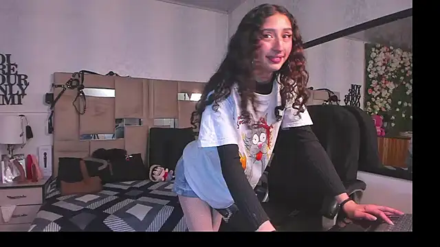 Queenjenn   online show from 12-21-25, 12:46