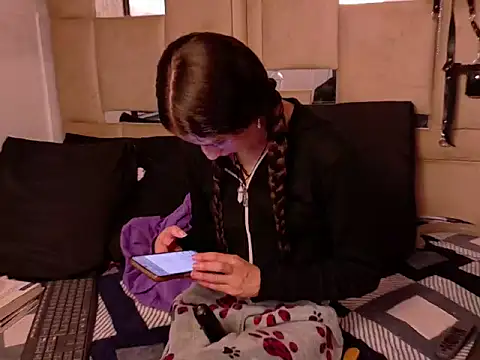 Queenjenn   online show from 03-09-26, 12:47