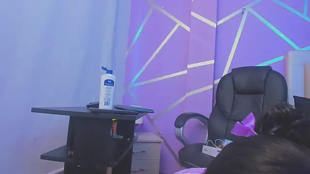 Queenjenn   online show from 02-25-25, 10:20