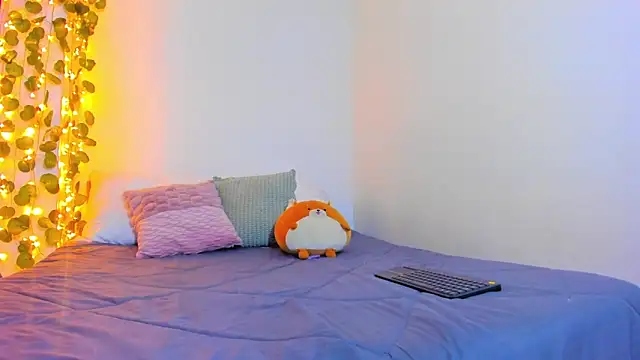 emillyhills online show from 02-06-25, 07:24