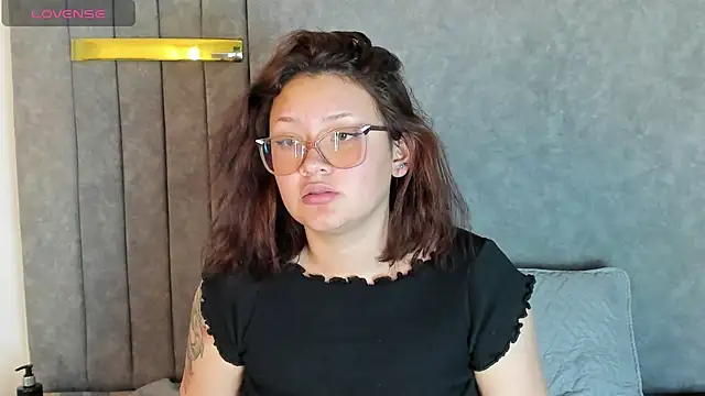 shopia anderson  online show from 12-02-24, 04:26