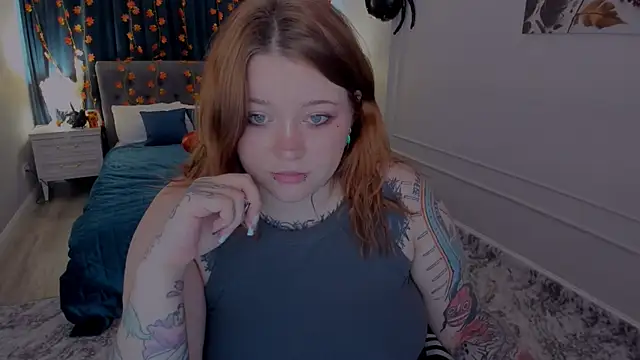 MoonLghte online show from 10-15-25, 04:00