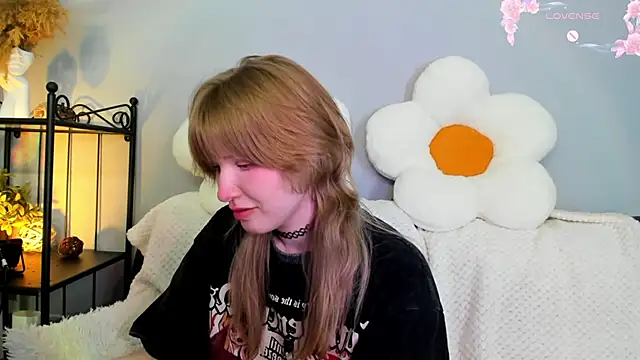 Snapshot of EvaStevs chatting on 02-16-25, 11:28 EvaStevs online show from 02-16-25, 11:28