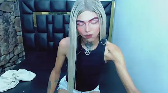 Snapshot of Luna_and_valery chatting on 12-28-24, 08:15 Luna and valery online show from 12-28-24, 08:15