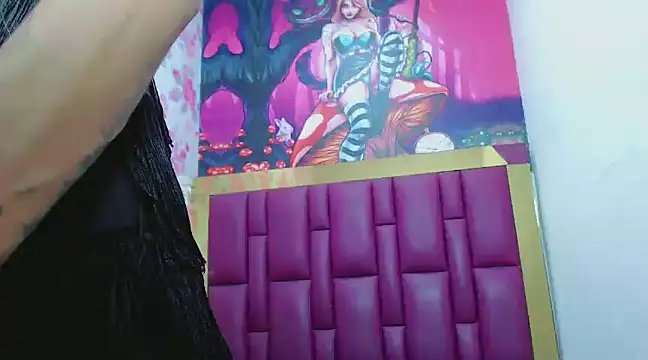 Snapshot of Luna_and_valery chatting on 01-11-25, 08:10 Luna and valery online show from 01-11-25, 08:10