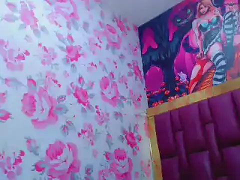 Snapshot of Luna_and_valery chatting on 01-18-25, 11:22 Luna and valery online show from 01-18-25, 11:22