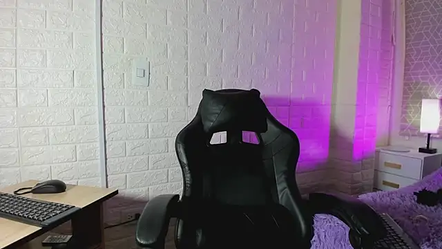 sweet kitty0110 online show from 11-15-25, 08:35