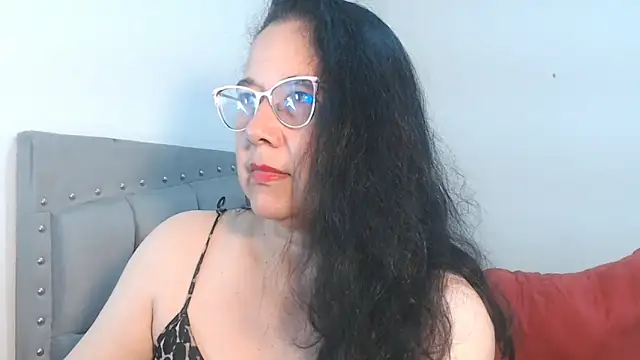 Snapshot of maturepriscila chatting on 09-09-25, 03:32 maturepriscila online show from 09-09-25, 03:32