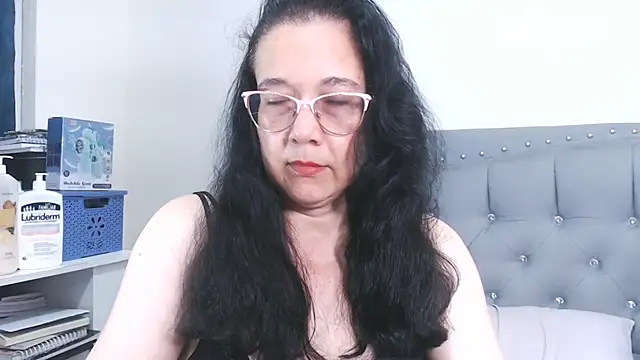 Snapshot of maturepriscila chatting on 11-06-25, 06:12 maturepriscila online show from 11-06-25, 06:12