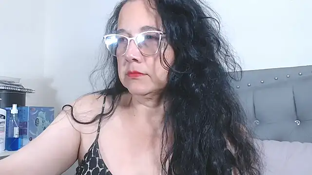 Snapshot of maturepriscila chatting on 11-19-25, 10:21 maturepriscila online show from 11-19-25, 10:21