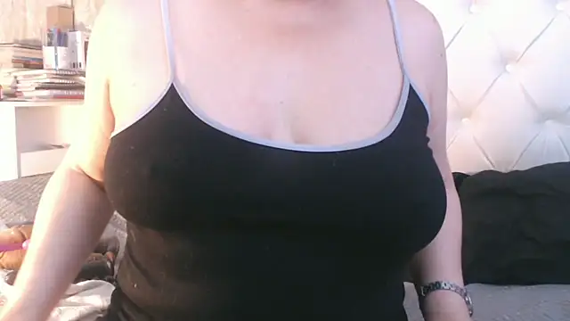 Snapshot of maturepriscila chatting on 03-15-25, 08:43 maturepriscila online show from 03-15-25, 08:43