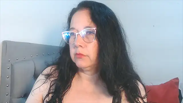 Snapshot of maturepriscila chatting on 09-10-25, 01:32 maturepriscila online show from 09-10-25, 01:32