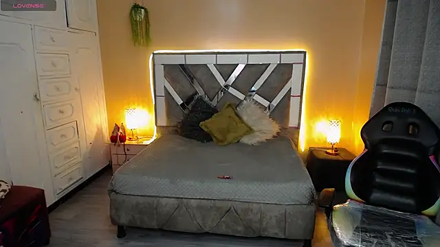 Snapshot of Kate_Laurence_ chatting on 02-22-25, 03:12 Kate Laurence online show from 02-22-25, 03:12