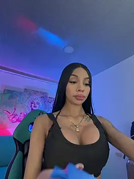 Snapshot of Tiffanny chatting on 02-21-26, 08:33 Tiffanny online show from 02-21-26, 08:33