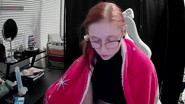 LilyFoxxx online show from 02-17-25, 04:20