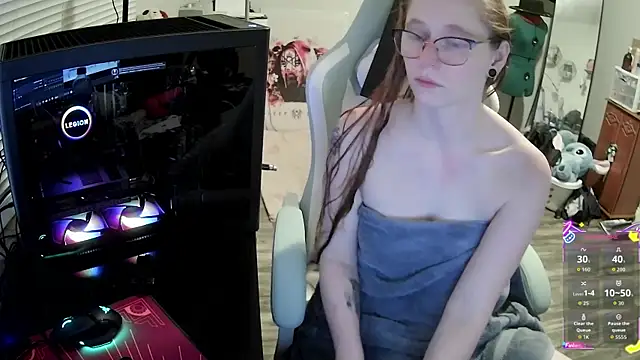 LilyFoxxx online show from 11-28-25, 04:12