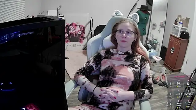 LilyFoxxx online show from 12-19-25, 06:16