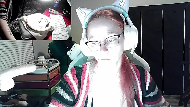 LilyFoxxx online show from 01-04-25, 04:44