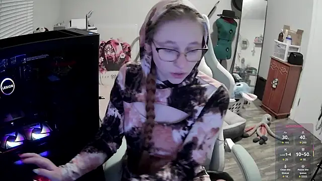 LilyFoxxx online show from 12-15-25, 06:19