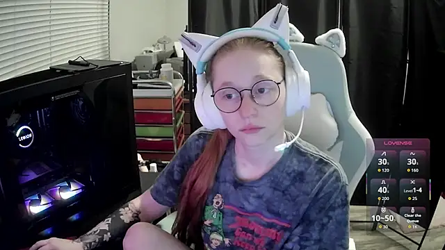 LilyFoxxx online show from 06-12-26, 05:16
