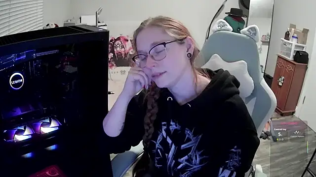 LilyFoxxx online show from 12-17-25, 06:07