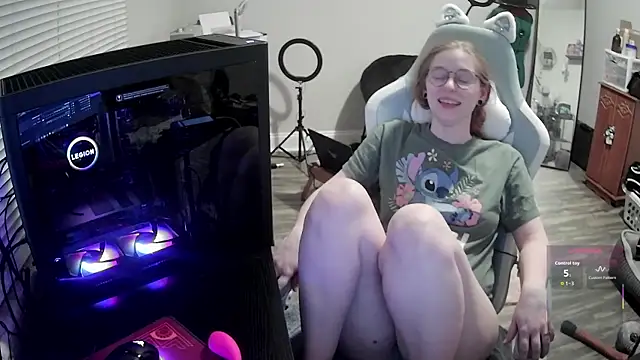 LilyFoxxx online show from 01-11-26, 06:31