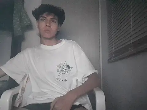 Snapshot of YoursexyJuan chatting on 01-07-25, 04:08 YoursexyJuan online show from 01-07-25, 04:08