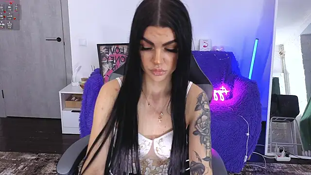 Tiffany lab online show from 11-28-25, 02:28