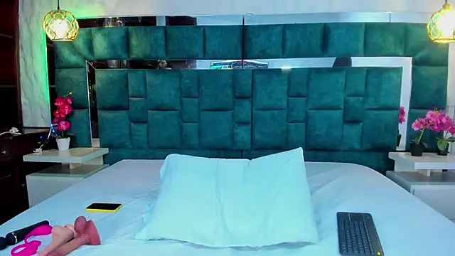 valtira nova online show from 09-28-25, 06:48