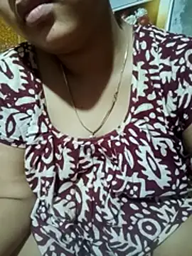 Snapshot of Super-Couple chatting on 04-28-26, 02:27 Super-Couple online show from 04-28-26, 02:27