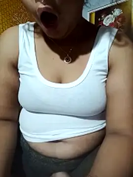 Snapshot of Super-Couple chatting on 05-08-26, 12:25 Super-Couple online show from 05-08-26, 12:25