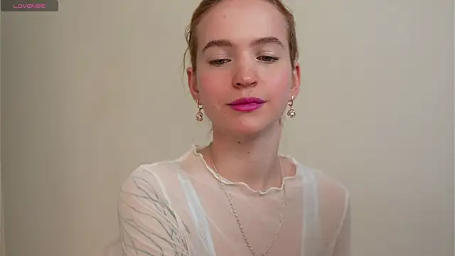 Snapshot of lolly_pie chatting on 02-08-25, 03:53 lolly pie online show from 02-08-25, 03:53