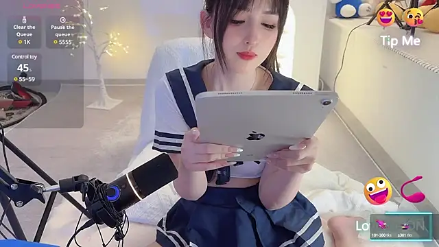 Snapshot of Unique-yiyi chatting on 02-22-25, 10:31 Unique-yiyi online show from 02-22-25, 10:31