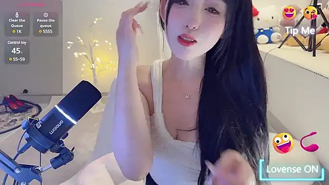 Snapshot of Unique-yiyi chatting on 02-10-25, 07:28 Unique-yiyi online show from 02-10-25, 07:28